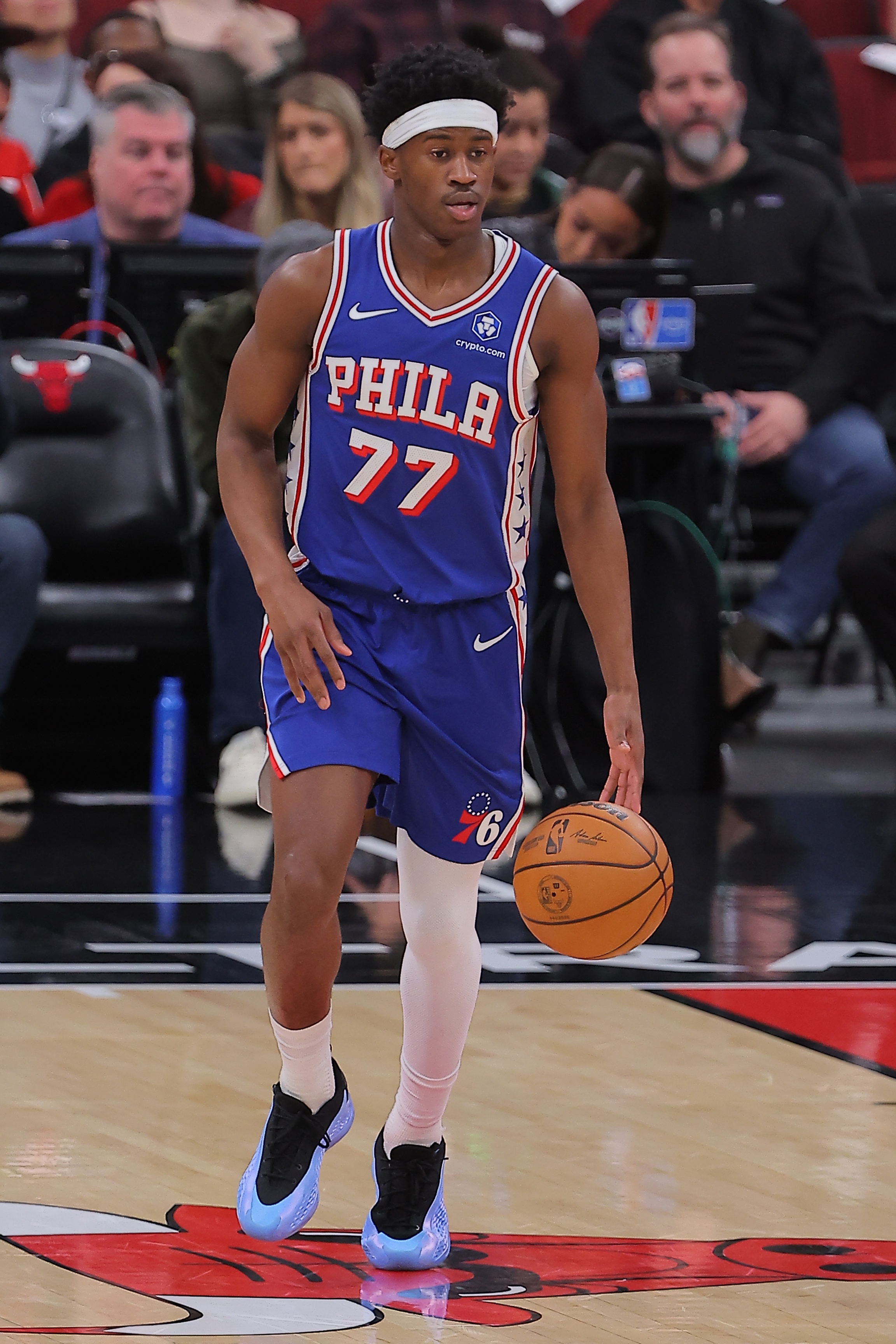 华体会下载-抢板很积极投篮得加强!埃奇库姆半场10中3拿到7分9板3助1帽